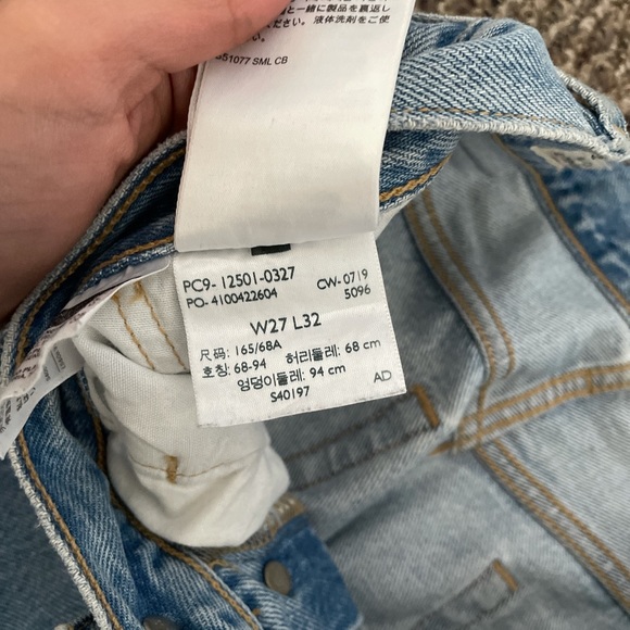 straight leg levis - Picture 4 of 4